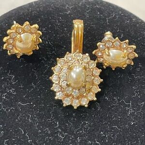ROMA Gold tones and pearl gemstone pendant and earrings